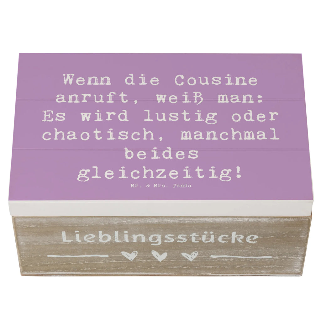 Wooden chest Saying Wenn die Cousine anruft, weiß man: Es wird lustig oder chaotisch, manchmal beides gleichzeitig! Dekokiste, Erinnerungskiste, Kiste, Geschenkdose, Schatzkiste, XXL, Geschenkbox, Aufbewahrungsbox, Truhe, Holzkiste, Schatulle, Erinnerungsbox, Familie, Vatertag, Muttertag, Bruder, Schwester, Mama, Papa, Oma, Opa