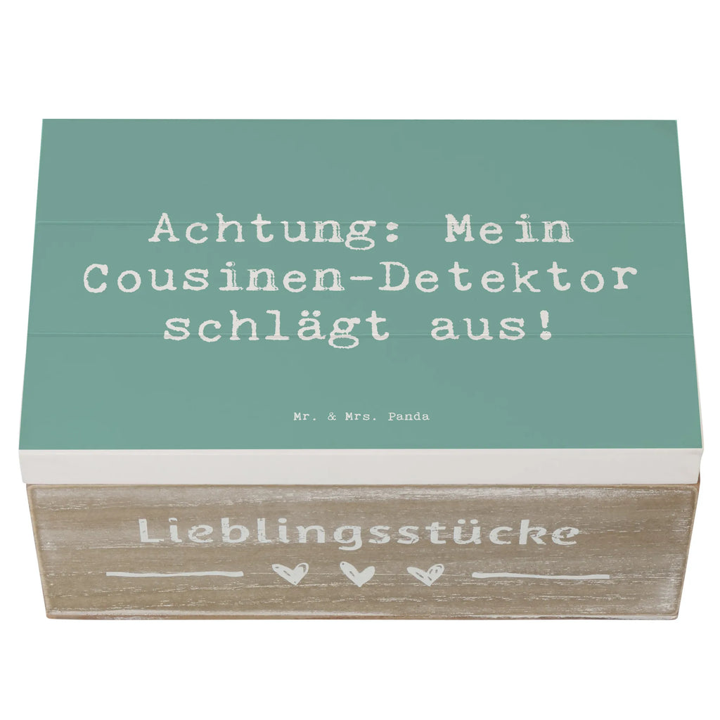 Wooden chest Saying Achtung: Mein Cousinen-Detektor schlägt aus! XXL, Kiste, Holzkiste, Truhe, Geschenkdose, Aufbewahrungsbox, Schatzkiste, Dekokiste, Erinnerungskiste, Schatulle, Geschenkbox, Erinnerungsbox, Familie, Vatertag, Muttertag, Bruder, Schwester, Mama, Papa, Oma, Opa