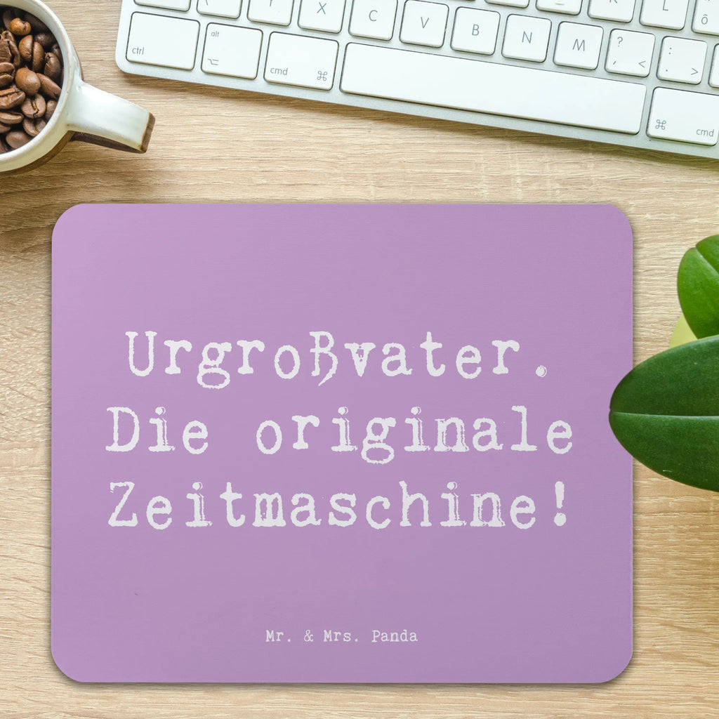 Mouse mat Saying Urgroßvater. Die originale Zeitmaschine! Mousepad, Computer zubehör, Büroausstattung, PC Zubehör, Arbeitszimmer, Mauspad, Einzigartiges Mauspad, Designer Mauspad, Mausunterlage, Mauspad Büro, Familie, Vatertag, Muttertag, Bruder, Schwester, Mama, Papa, Oma, Opa