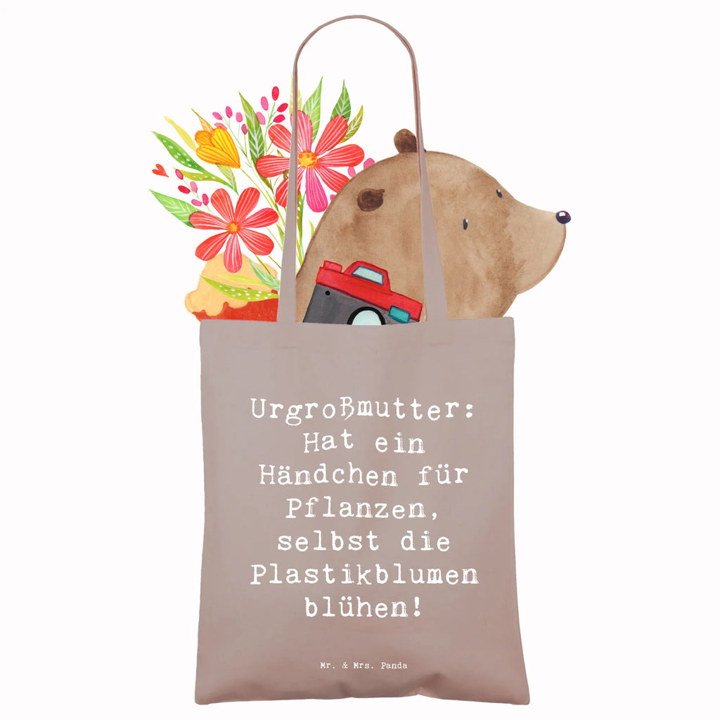 Tote bag Saying Urgroßmutter: Hat ein Händchen für Pflanzen, selbst die Plastikblumen blühen! Beuteltasche, Beutel, Einkaufstasche, Jutebeutel, Stoffbeutel, Tasche, Shopper, Umhängetasche, Strandtasche, Schultertasche, Stofftasche, Tragetasche, Badetasche, Jutetasche, Einkaufstüte, Laptoptasche, Familie, Vatertag, Muttertag, Bruder, Schwester, Mama, Papa, Oma, Opa