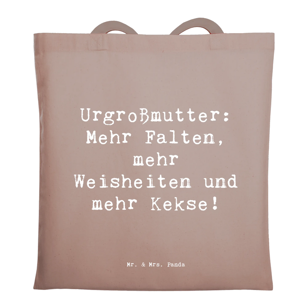 Tote bag Saying Urgroßmutter: Mehr Falten, mehr Weisheiten und mehr Kekse! Beuteltasche, Beutel, Einkaufstasche, Jutebeutel, Stoffbeutel, Tasche, Shopper, Umhängetasche, Strandtasche, Schultertasche, Stofftasche, Tragetasche, Badetasche, Jutetasche, Einkaufstüte, Laptoptasche, Familie, Vatertag, Muttertag, Bruder, Schwester, Mama, Papa, Oma, Opa