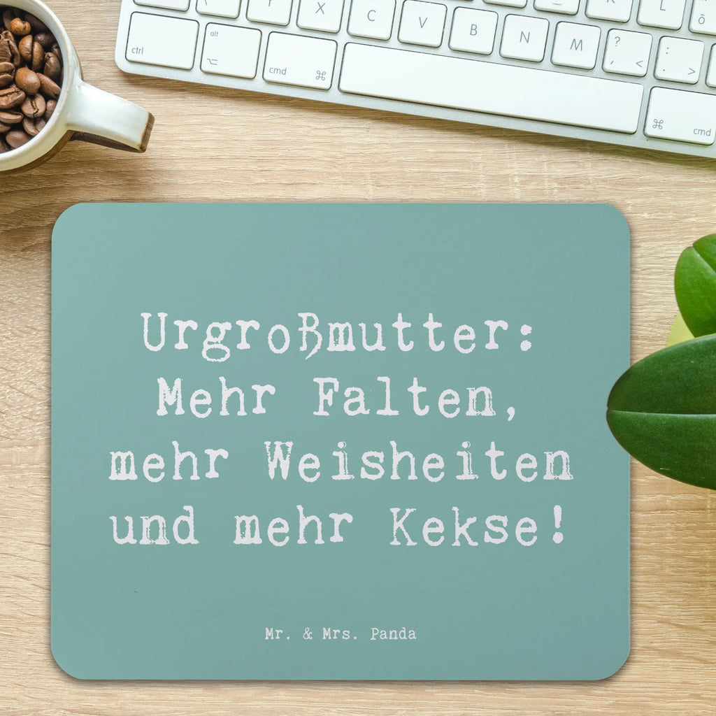 Mouse mat Saying Urgroßmutter: Mehr Falten, mehr Weisheiten und mehr Kekse! Mousepad, Computer zubehör, Büroausstattung, PC Zubehör, Arbeitszimmer, Mauspad, Einzigartiges Mauspad, Designer Mauspad, Mausunterlage, Mauspad Büro, Familie, Vatertag, Muttertag, Bruder, Schwester, Mama, Papa, Oma, Opa