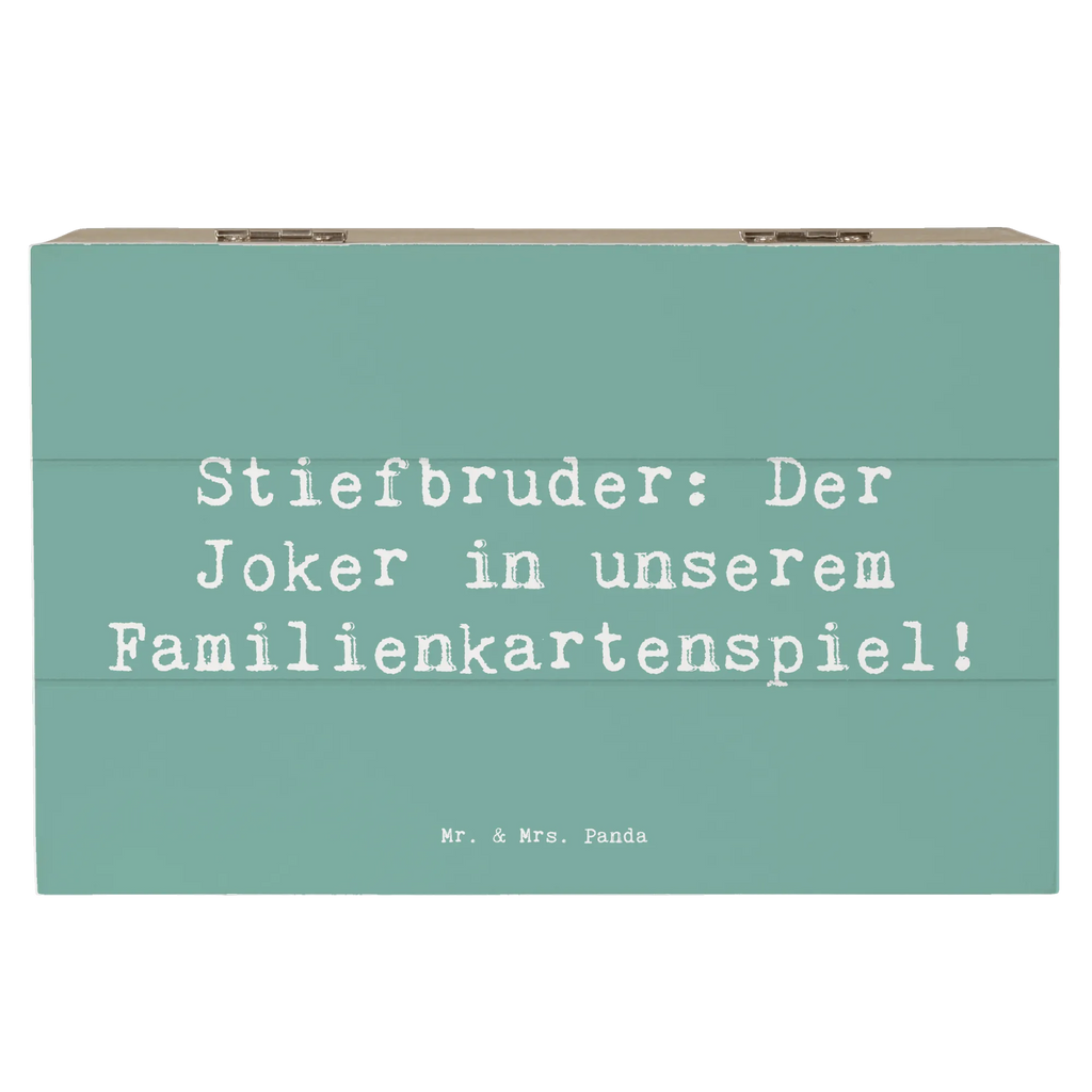 Holzkiste Spruch Stiefbruder: Der Joker in unserem Familienkartenspiel! Truhe, Erinnerungskiste, Geschenkdose, Erinnerungsbox, Dekokiste, Kiste, XXL, Geschenkbox, Schatzkiste, Holzkiste, Schatulle, Aufbewahrungsbox, Familie, Vatertag, Muttertag, Bruder, Schwester, Mama, Papa, Oma, Opa