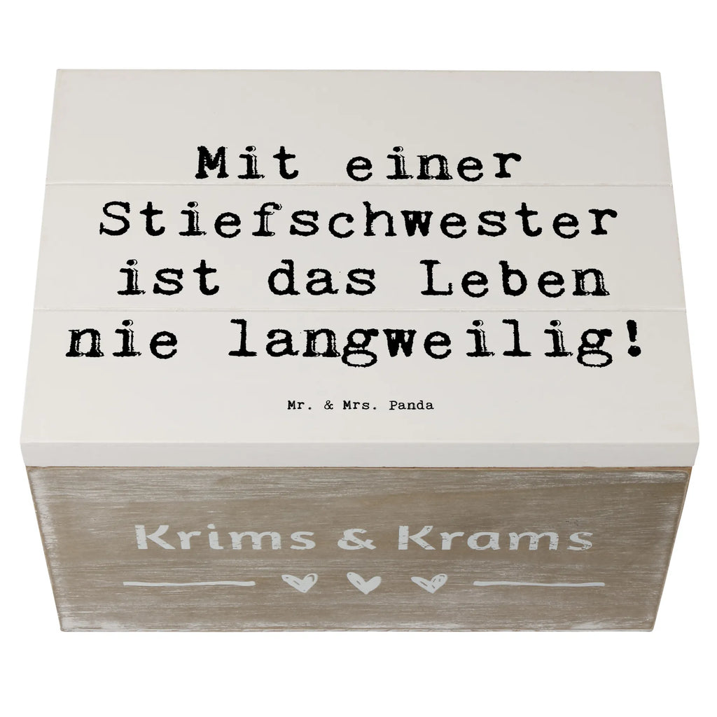 Wooden chest Saying Mit einer Stiefschwester ist das Leben nie langweilig! Geschenkdose, Dekokiste, Erinnerungskiste, Kiste, Truhe, Geschenkbox, Schatzkiste, Holzkiste, XXL, Erinnerungsbox, Aufbewahrungsbox, Schatulle, Familie, Vatertag, Muttertag, Bruder, Schwester, Mama, Papa, Oma, Opa