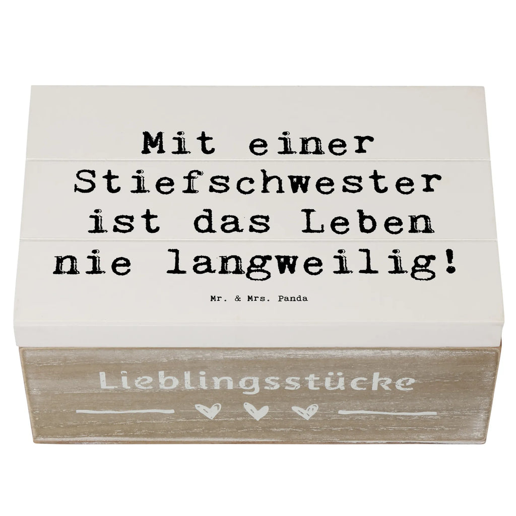 Wooden chest Saying Mit einer Stiefschwester ist das Leben nie langweilig! Geschenkdose, Dekokiste, Erinnerungskiste, Kiste, Truhe, Geschenkbox, Schatzkiste, Holzkiste, XXL, Erinnerungsbox, Aufbewahrungsbox, Schatulle, Familie, Vatertag, Muttertag, Bruder, Schwester, Mama, Papa, Oma, Opa