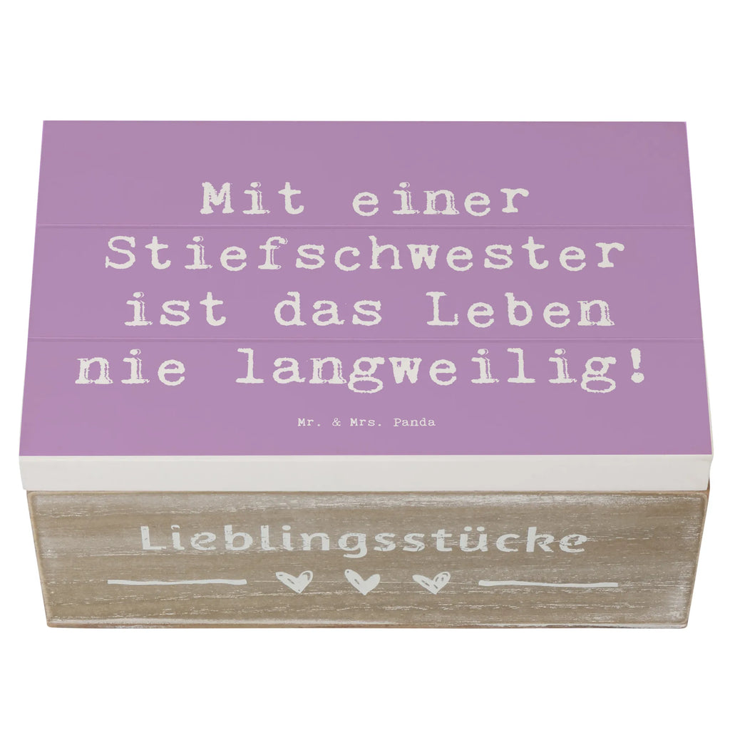 Wooden chest Saying Mit einer Stiefschwester ist das Leben nie langweilig! Geschenkdose, Dekokiste, Erinnerungskiste, Kiste, Truhe, Geschenkbox, Schatzkiste, Holzkiste, XXL, Erinnerungsbox, Aufbewahrungsbox, Schatulle, Familie, Vatertag, Muttertag, Bruder, Schwester, Mama, Papa, Oma, Opa