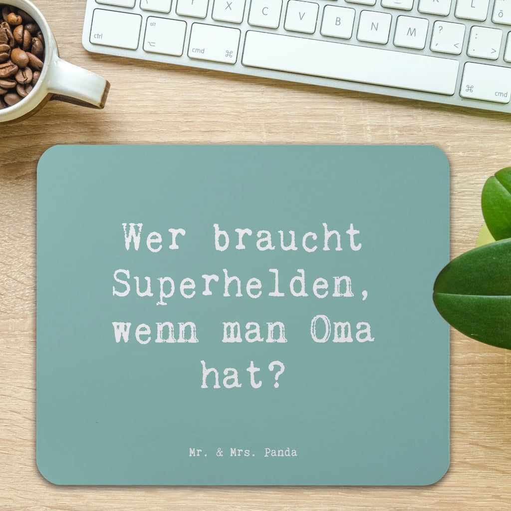Mouse mat Saying Wer braucht Superhelden, wenn man Oma hat? Mousepad, Computer zubehör, Büroausstattung, PC Zubehör, Arbeitszimmer, Mauspad, Einzigartiges Mauspad, Designer Mauspad, Mausunterlage, Mauspad Büro, Familie, Vatertag, Muttertag, Bruder, Schwester, Mama, Papa, Oma, Opa