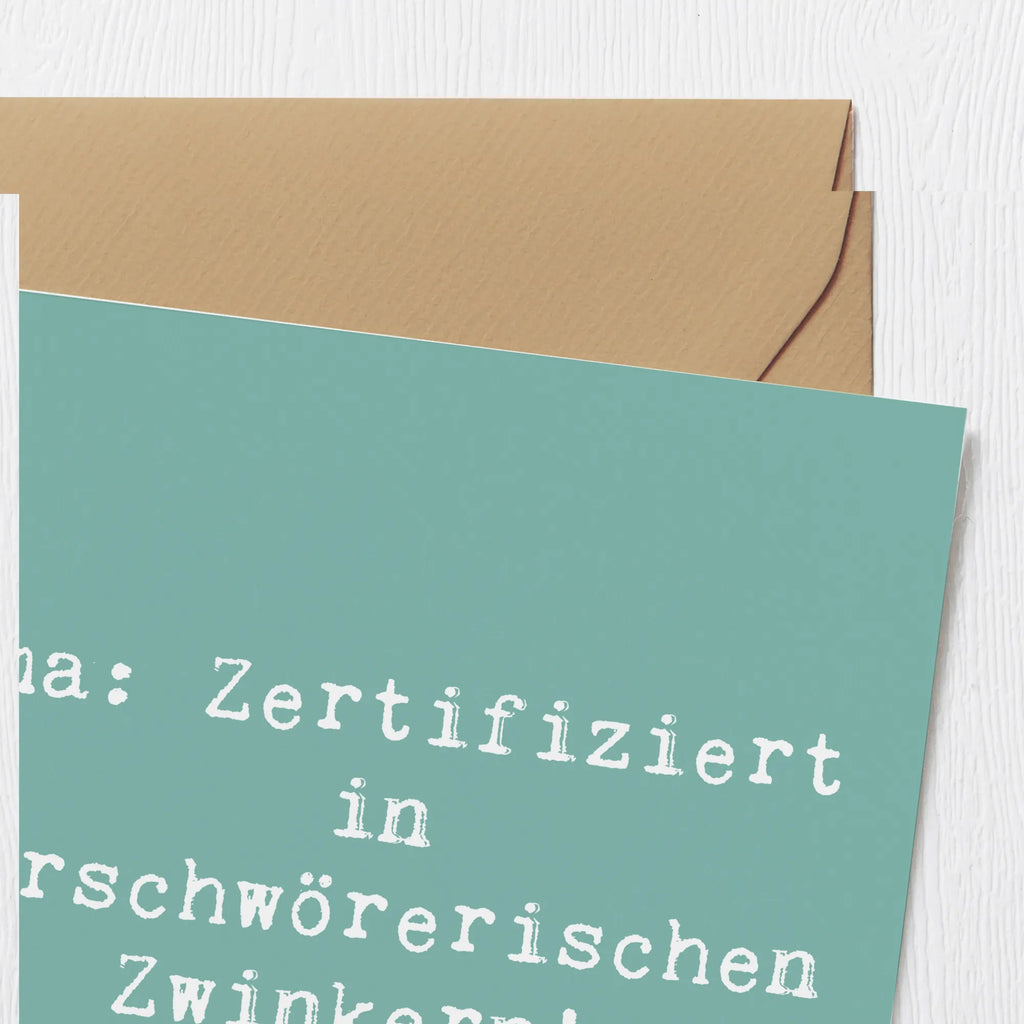 Deluxe Card Saying Oma: Zertifiziert in verschwörerischen Zwinkern! Karte, Hochwertige Klappkarte, Einladungskarte, Hochzeitskarte, Geburtstagskarte, Grußkarte, Glückwunschkarte, Klappkarte, Hochwertige Grußkarte, Familie, Vatertag, Muttertag, Bruder, Schwester, Mama, Papa, Oma, Opa
