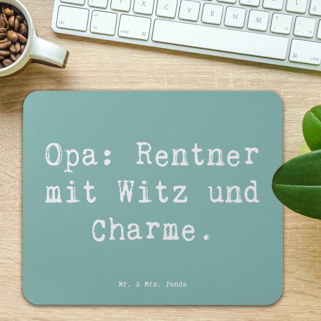Mouse mat Saying Opa: Rentner mit Witz und Charme. Mousepad, Computer zubehör, Büroausstattung, PC Zubehör, Arbeitszimmer, Mauspad, Einzigartiges Mauspad, Designer Mauspad, Mausunterlage, Mauspad Büro, Familie, Vatertag, Muttertag, Bruder, Schwester, Mama, Papa, Oma, Opa