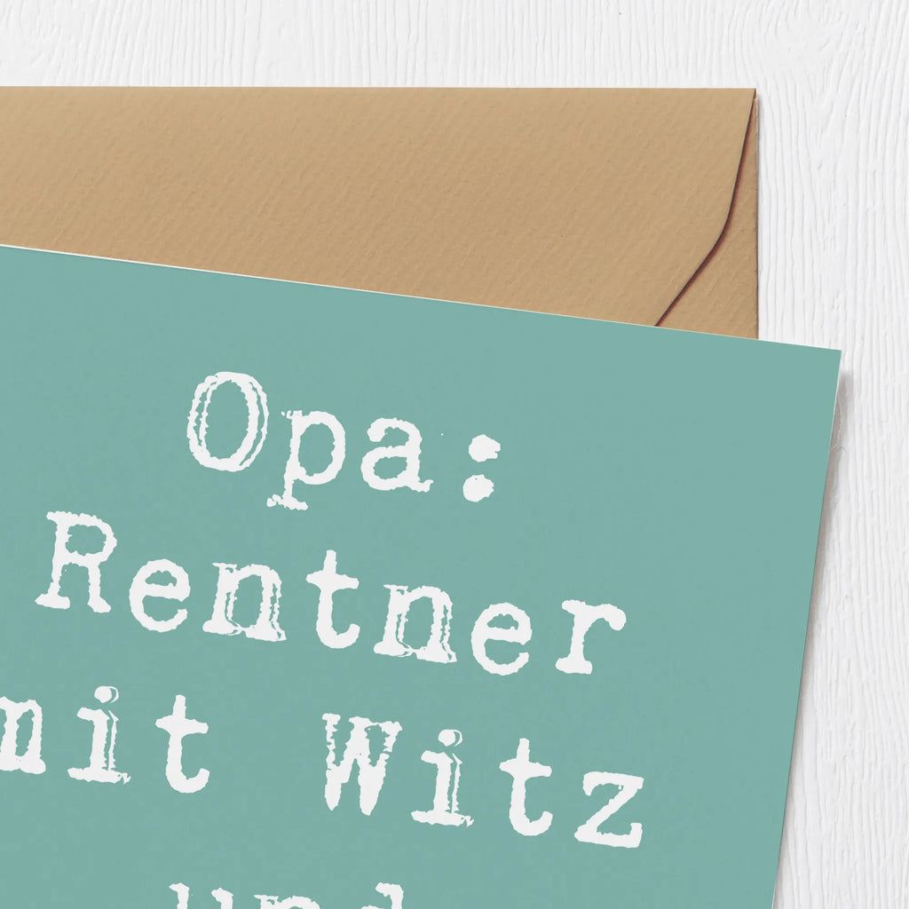 Deluxe Card Saying Opa: Rentner mit Witz und Charme. Hochwertige Klappkarte, Einladungskarte, Geburtstagskarte, Karte, Hochwertige Grußkarte, Klappkarte, Glückwunschkarte, Hochzeitskarte, Grußkarte, Familie, Vatertag, Muttertag, Bruder, Schwester, Mama, Papa, Oma, Opa