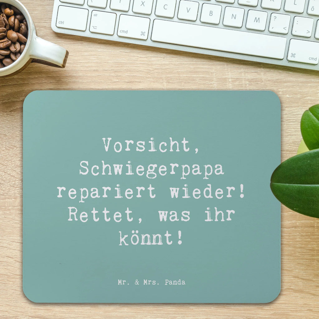 Mouse mat Saying Vorsicht, Schwiegerpapa repariert wieder! Rettet, was ihr könnt! Mousepad, Computer zubehör, Büroausstattung, PC Zubehör, Arbeitszimmer, Mauspad, Einzigartiges Mauspad, Designer Mauspad, Mausunterlage, Mauspad Büro, Familie, Vatertag, Muttertag, Bruder, Schwester, Mama, Papa, Oma, Opa