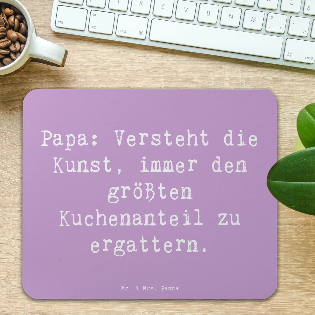 Mouse mat Saying Papa: Versteht die Kunst, immer den größten Kuchenanteil zu ergattern. Mousepad, Computer zubehör, Büroausstattung, PC Zubehör, Arbeitszimmer, Mauspad, Einzigartiges Mauspad, Designer Mauspad, Mausunterlage, Mauspad Büro, Familie, Vatertag, Muttertag, Bruder, Schwester, Mama, Papa, Oma, Opa