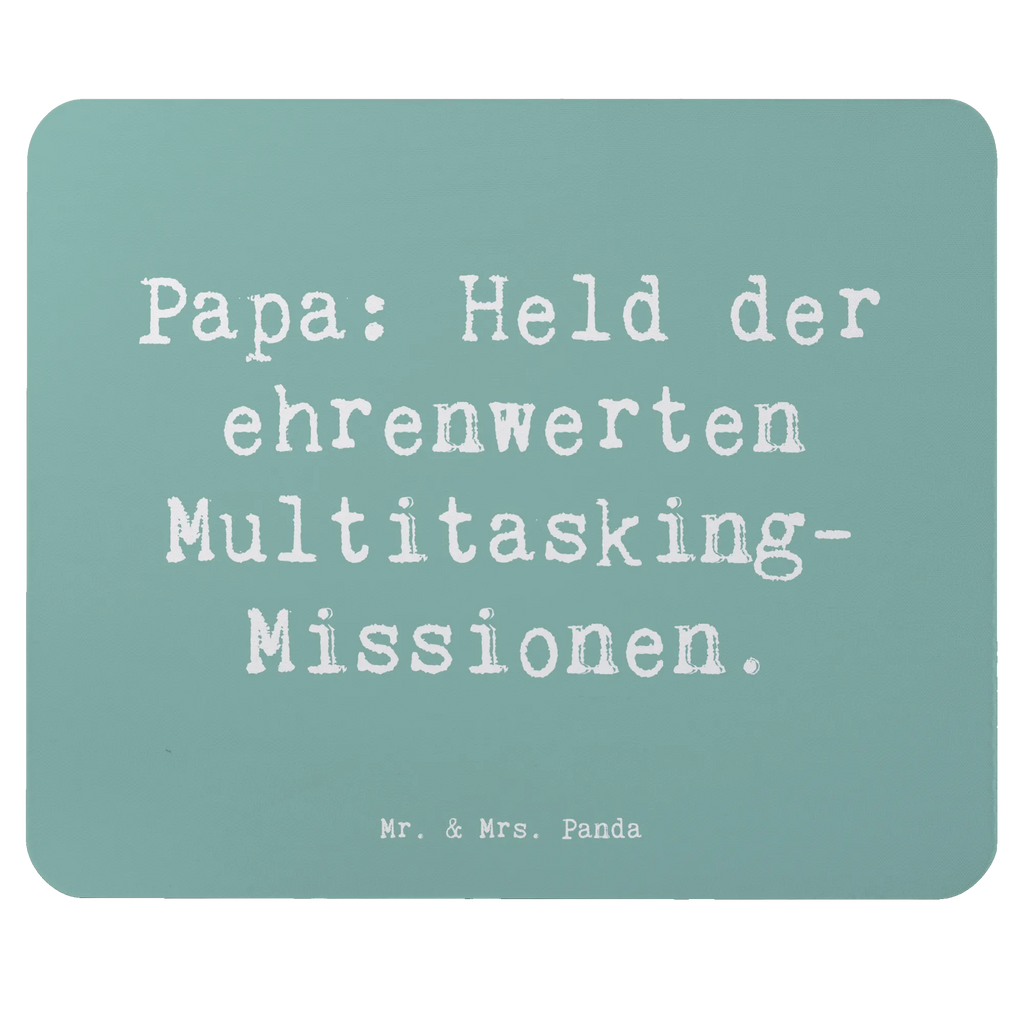 Mouse mat Saying Papa: Held der ehrenwerten Multitasking-Missionen. Mousepad, Computer zubehör, Büroausstattung, PC Zubehör, Arbeitszimmer, Mauspad, Einzigartiges Mauspad, Designer Mauspad, Mausunterlage, Mauspad Büro, Familie, Vatertag, Muttertag, Bruder, Schwester, Mama, Papa, Oma, Opa