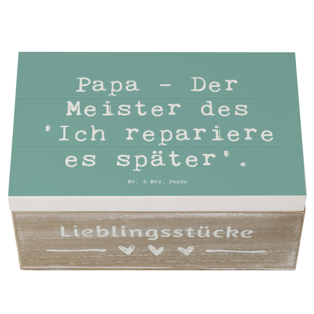 Wooden chest Saying Papa - Der Meister des 'Ich repariere es später'. Aufbewahrungsbox aus Holz, fotobox, Erinnerungskiste, Box aus Holz, aufbewahrungskiste mit deckel, Holzbox mit Deckel, schmuckbox, schatzkiste holz, Box, holzschatulle, Holztruhe, schmuckkiste, fotokiste, Kiste, schatztruhe, holzkästchen, truhe mit deckel, Geschenkbox, erinnerungsbox holz, Holzbox, geschenkbox holz, Aufbewahrungsbox, kiste holz, Schatzkiste, box holz, schmucktruhe, Kiste mit Deckel, holzschachtel, Holz Aufbewahrungsbox, Schatulle, Aufbewahrungskiste, geschenkkiste, truhe holz, Holzkiste mit Deckel, Erinnerungsbox, Aufbewahrungstruhe, Truhe, Aufbewahrungsbox Holz, geschenkbox mit deckel, Holzkiste, Vatertag, Opa, Familie, Mama, Oma, Papa, Schwester, Muttertag, Bruder
