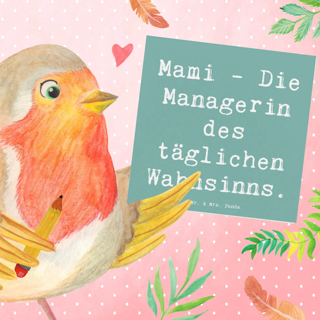 Deluxe Card Saying Mami - Die Managerin des täglichen Wahnsinns. Karte, Grußkarte, Geburtstagskarte, Glückwunschkarte, Hochwertige Klappkarte, Hochzeitskarte, Einladungskarte, Klappkarte, Hochwertige Grußkarte, Familie, Vatertag, Muttertag, Bruder, Schwester, Mama, Papa, Oma, Opa