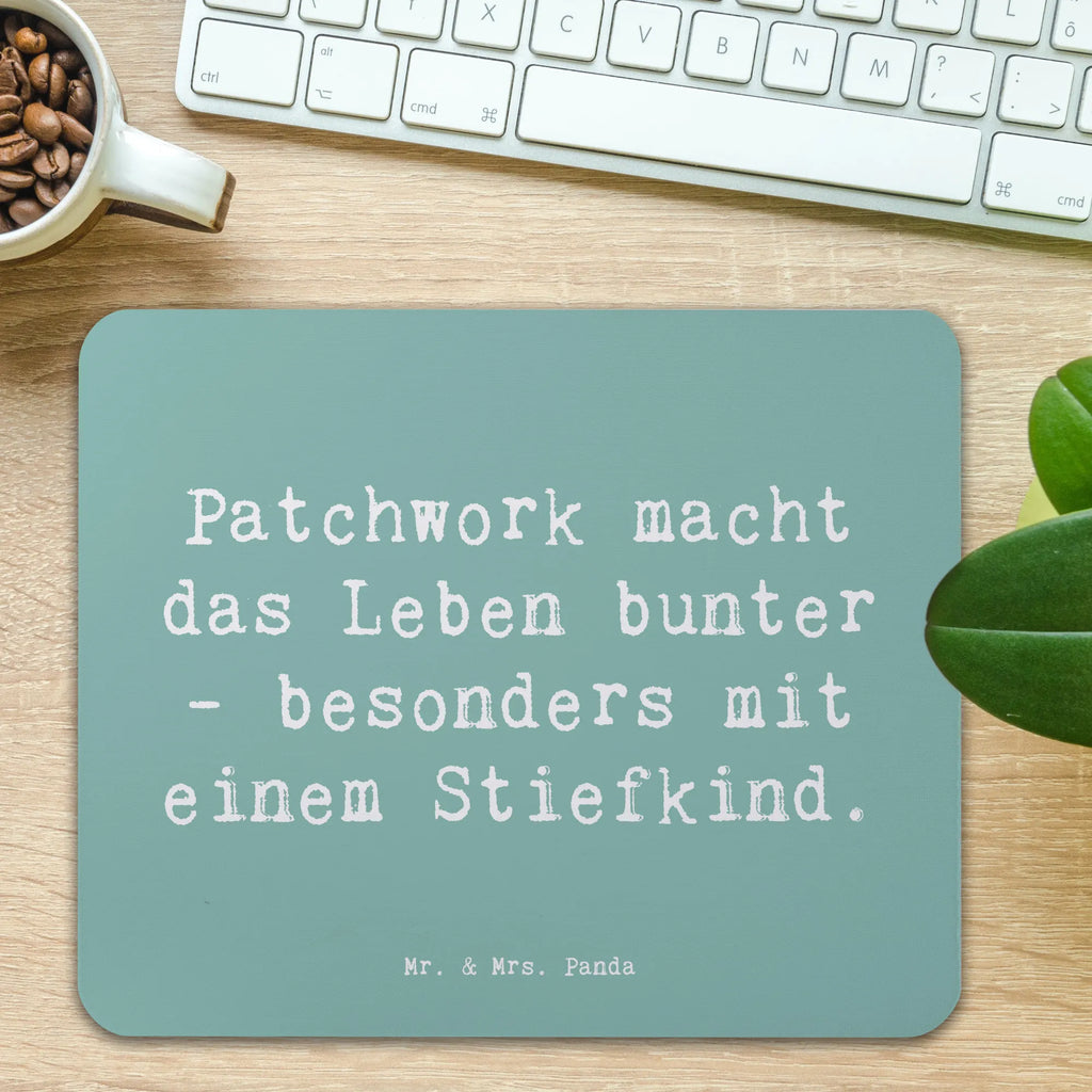 Mouse mat Saying Patchwork macht das Leben bunter - besonders mit einem Stiefkind. Mousepad, Computer zubehör, Büroausstattung, PC Zubehör, Arbeitszimmer, Mauspad, Einzigartiges Mauspad, Designer Mauspad, Mausunterlage, Mauspad Büro, Familie, Vatertag, Muttertag, Bruder, Schwester, Mama, Papa, Oma, Opa