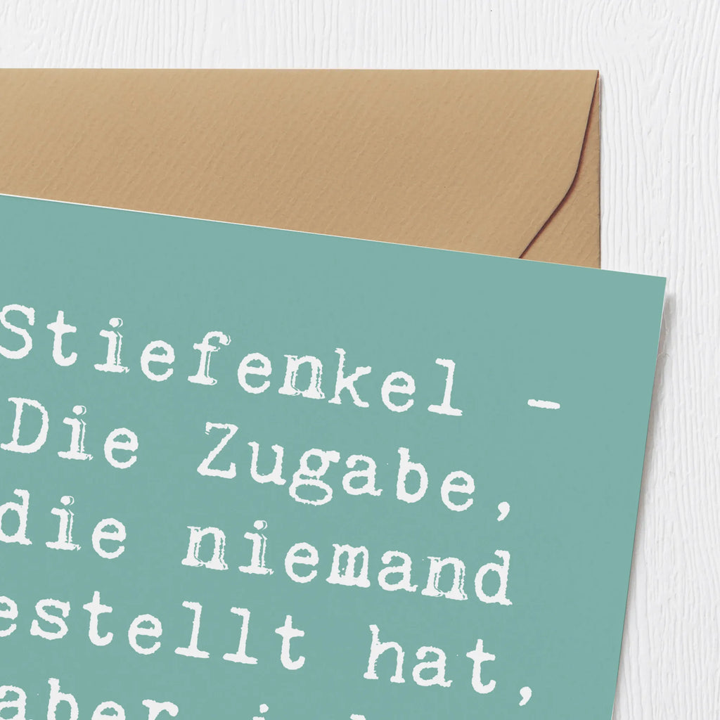 Deluxe Card Saying Stiefenkel - Die Zugabe, die niemand bestellt hat, aber jeder gerne behält! Klappkarte, Karte, Hochwertige Klappkarte, Hochzeitskarte, Einladungskarte, Grußkarte, Geburtstagskarte, Hochwertige Grußkarte, Glückwunschkarte, Familie, Vatertag, Muttertag, Bruder, Schwester, Mama, Papa, Oma, Opa