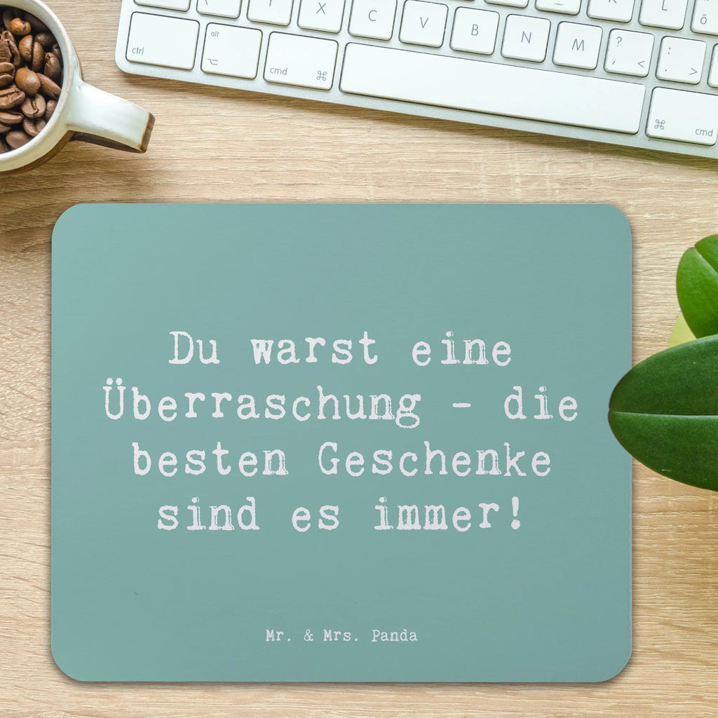 Mouse mat Saying Du warst eine Überraschung - die besten Geschenke sind es immer! Mousepad, Computer zubehör, Büroausstattung, PC Zubehör, Arbeitszimmer, Mauspad, Einzigartiges Mauspad, Designer Mauspad, Mausunterlage, Mauspad Büro, Familie, Vatertag, Muttertag, Bruder, Schwester, Mama, Papa, Oma, Opa