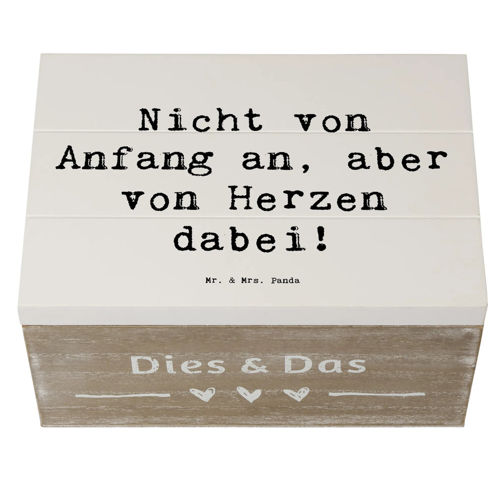 Wooden chest Saying Nicht von Anfang an, aber von Herzen dabei! Erinnerungsbox, Dekokiste, Kiste, Geschenkbox, Holzkiste, Truhe, Schatulle, Aufbewahrungsbox, Schatzkiste, Erinnerungskiste, XXL, Geschenkdose, Familie, Vatertag, Muttertag, Bruder, Schwester, Mama, Papa, Oma, Opa