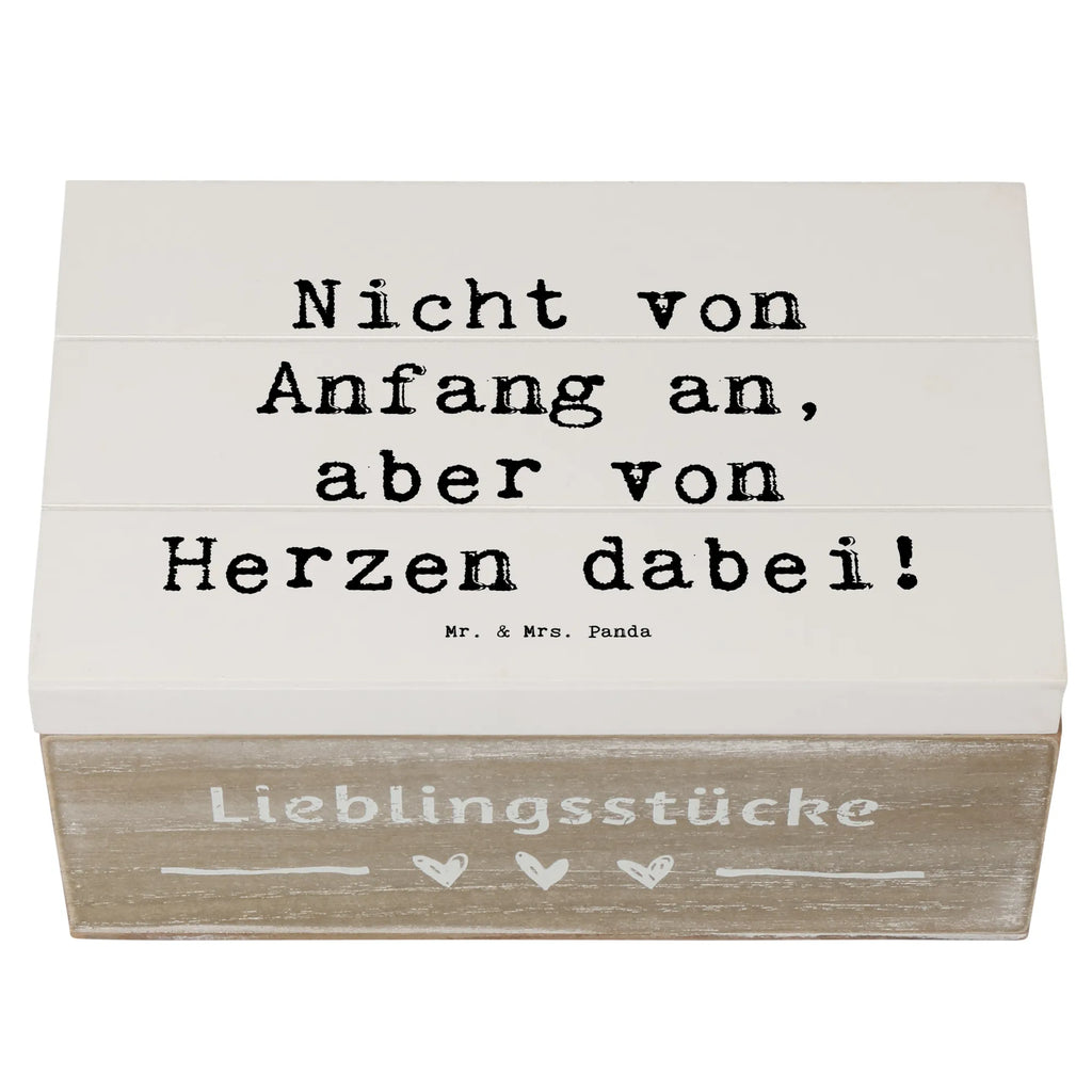Wooden chest Saying Nicht von Anfang an, aber von Herzen dabei! Erinnerungsbox, Dekokiste, Kiste, Geschenkbox, Holzkiste, Truhe, Schatulle, Aufbewahrungsbox, Schatzkiste, Erinnerungskiste, XXL, Geschenkdose, Familie, Vatertag, Muttertag, Bruder, Schwester, Mama, Papa, Oma, Opa