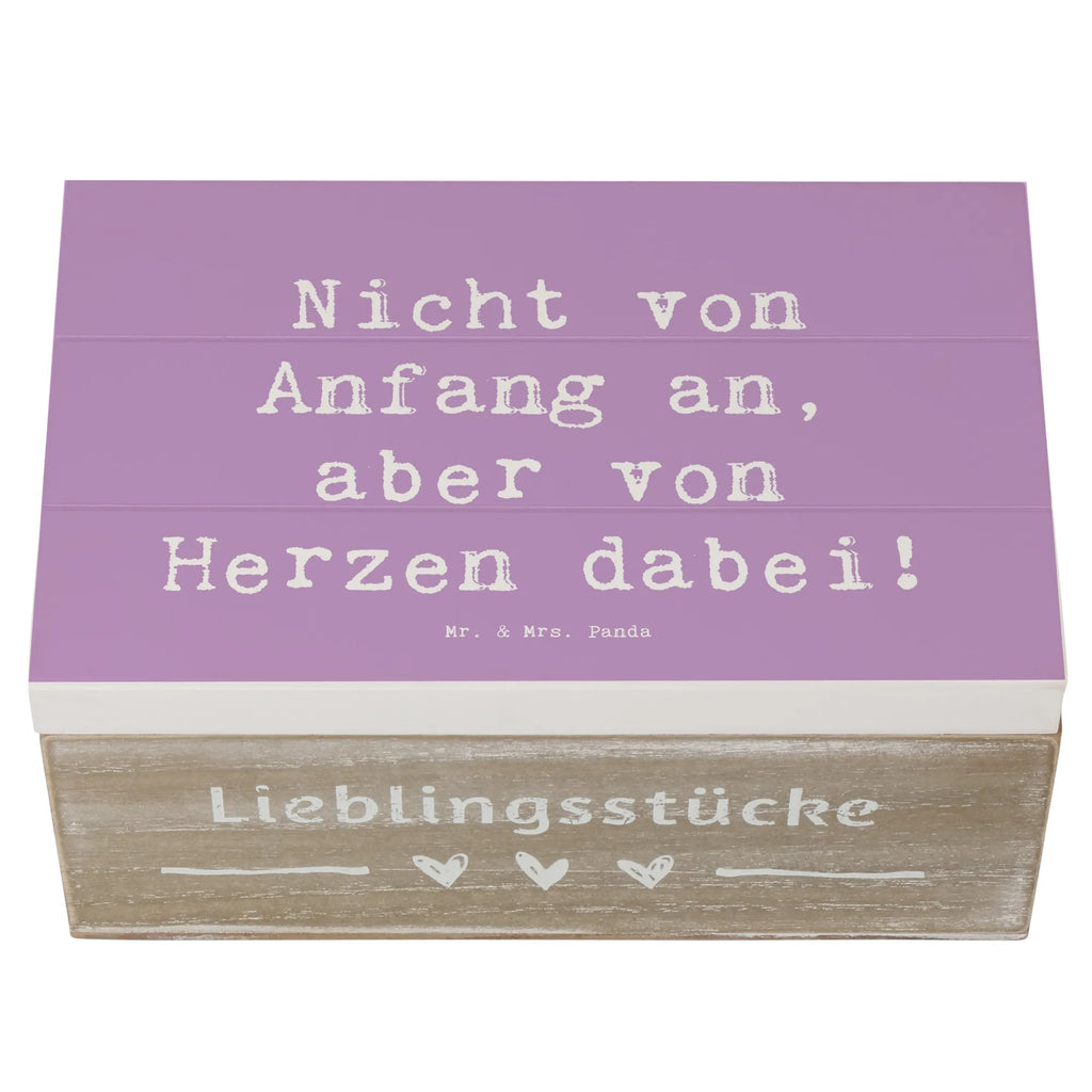 Wooden chest Saying Nicht von Anfang an, aber von Herzen dabei! Erinnerungsbox, Dekokiste, Kiste, Geschenkbox, Holzkiste, Truhe, Schatulle, Aufbewahrungsbox, Schatzkiste, Erinnerungskiste, XXL, Geschenkdose, Familie, Vatertag, Muttertag, Bruder, Schwester, Mama, Papa, Oma, Opa
