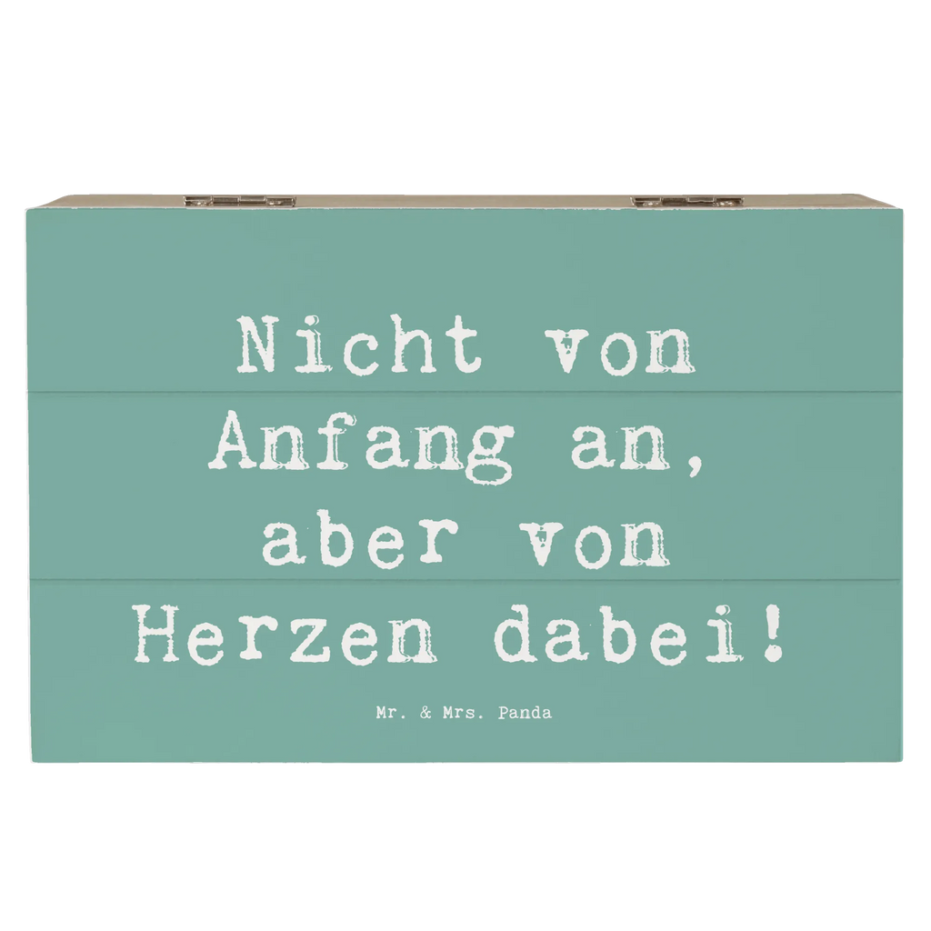 Wooden chest Saying Nicht von Anfang an, aber von Herzen dabei! Erinnerungsbox, Dekokiste, Kiste, Geschenkbox, Holzkiste, Truhe, Schatulle, Aufbewahrungsbox, Schatzkiste, Erinnerungskiste, XXL, Geschenkdose, Familie, Vatertag, Muttertag, Bruder, Schwester, Mama, Papa, Oma, Opa