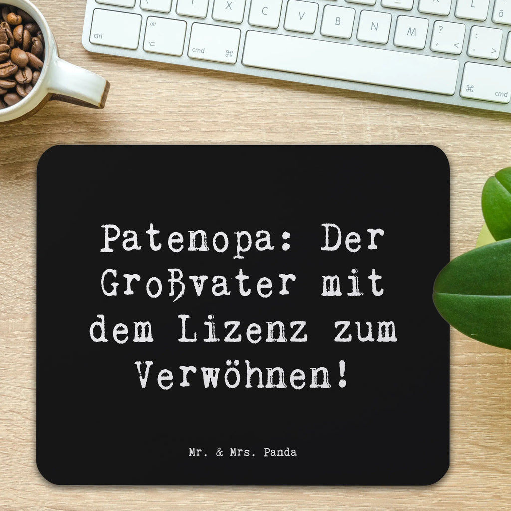 Mouse mat Saying Patenopa: Der Großvater mit dem Lizenz zum Verwöhnen! PC Zubehör, Arbeitszimmer, Computer zubehör, Mauspad Büro, Designer Mauspad, Einzigartiges Mauspad, Mauspad, Mausunterlage, Mousepad, Büroausstattung, Familie, Vatertag, Muttertag, Bruder, Schwester, Mama, Papa, Oma, Opa