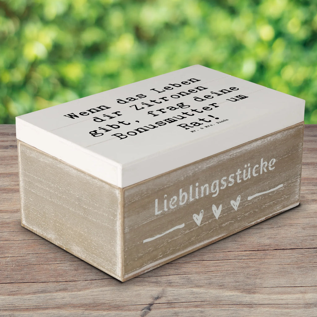 Wooden chest Saying Wenn das Leben dir Zitronen gibt, frag deine Bonusmutter um Rat! Schatzkiste, Truhe, Kiste, Erinnerungskiste, Holzkiste, Dekokiste, Aufbewahrungsbox, Schatulle, Geschenkdose, Geschenkbox, Erinnerungsbox, XXL, Familie, Vatertag, Muttertag, Bruder, Schwester, Mama, Papa, Oma, Opa