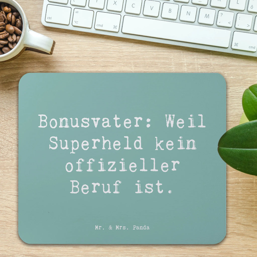 Mouse mat Saying Bonusvater: Weil Superheld kein offizieller Beruf ist. Mousepad, Computer zubehör, Büroausstattung, PC Zubehör, Arbeitszimmer, Mauspad, Einzigartiges Mauspad, Designer Mauspad, Mausunterlage, Mauspad Büro, Familie, Vatertag, Muttertag, Bruder, Schwester, Mama, Papa, Oma, Opa