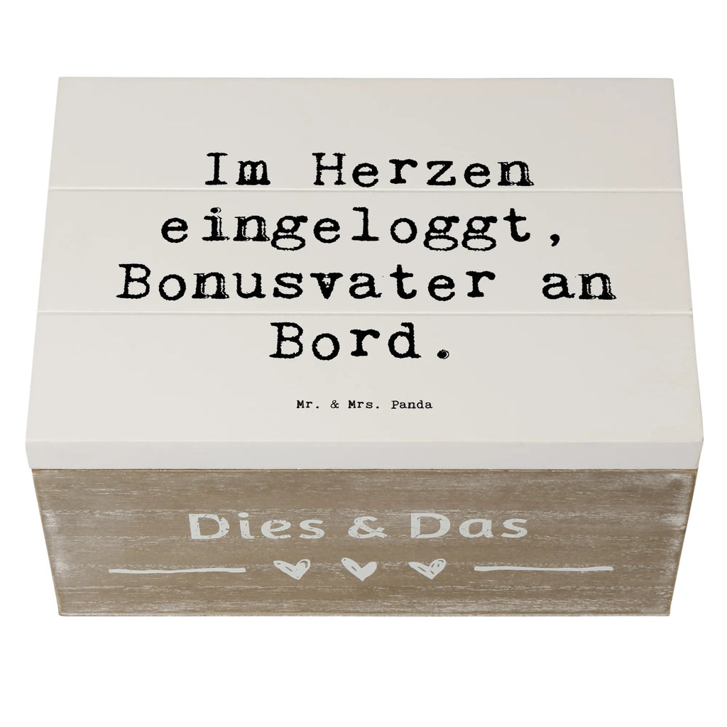 Wooden chest Saying Im Herzen eingeloggt, Bonusvater an Bord. Schatzkiste, Erinnerungsbox, Schatulle, XXL, Kiste, Erinnerungskiste, Aufbewahrungsbox, Geschenkbox, Dekokiste, Truhe, Geschenkdose, Holzkiste, Familie, Vatertag, Muttertag, Bruder, Schwester, Mama, Papa, Oma, Opa
