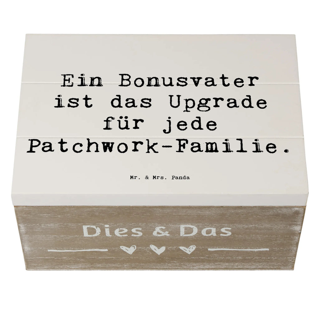 Wooden chest Saying Ein Bonusvater ist das Upgrade für jede Patchwork-Familie. Aufbewahrungsbox, Erinnerungskiste, XXL, Dekokiste, Schatulle, Geschenkdose, Schatzkiste, Geschenkbox, Kiste, Holzkiste, Truhe, Erinnerungsbox, Familie, Vatertag, Muttertag, Bruder, Schwester, Mama, Papa, Oma, Opa