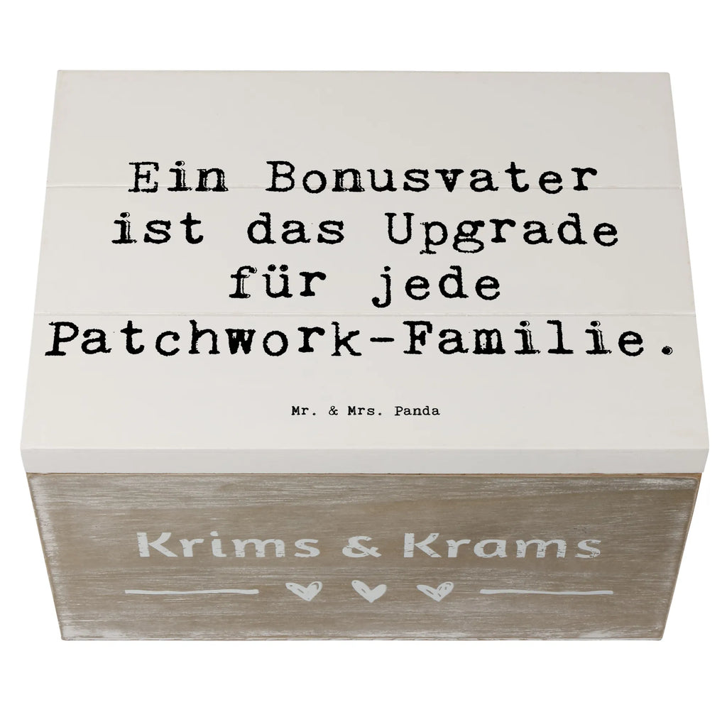 Wooden chest Saying Ein Bonusvater ist das Upgrade für jede Patchwork-Familie. Aufbewahrungsbox, Erinnerungskiste, XXL, Dekokiste, Schatulle, Geschenkdose, Schatzkiste, Geschenkbox, Kiste, Holzkiste, Truhe, Erinnerungsbox, Familie, Vatertag, Muttertag, Bruder, Schwester, Mama, Papa, Oma, Opa