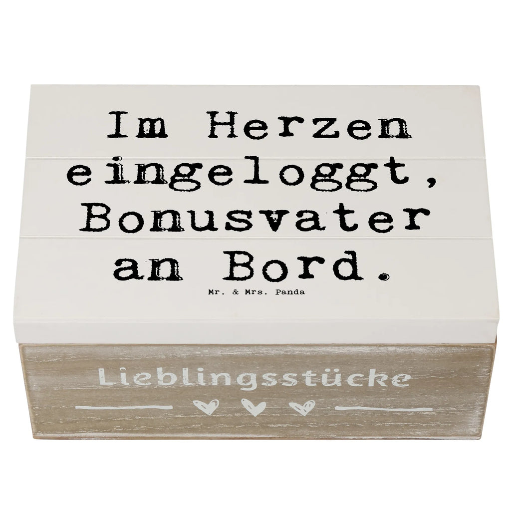 Wooden chest Saying Im Herzen eingeloggt, Bonusvater an Bord. Schatzkiste, Erinnerungsbox, Schatulle, XXL, Kiste, Erinnerungskiste, Aufbewahrungsbox, Geschenkbox, Dekokiste, Truhe, Geschenkdose, Holzkiste, Familie, Vatertag, Muttertag, Bruder, Schwester, Mama, Papa, Oma, Opa