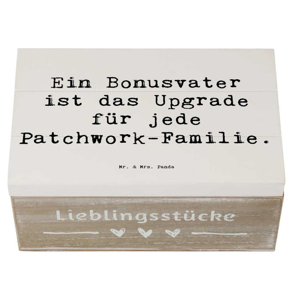 Wooden chest Saying Ein Bonusvater ist das Upgrade für jede Patchwork-Familie. Aufbewahrungsbox, Erinnerungskiste, XXL, Dekokiste, Schatulle, Geschenkdose, Schatzkiste, Geschenkbox, Kiste, Holzkiste, Truhe, Erinnerungsbox, Familie, Vatertag, Muttertag, Bruder, Schwester, Mama, Papa, Oma, Opa