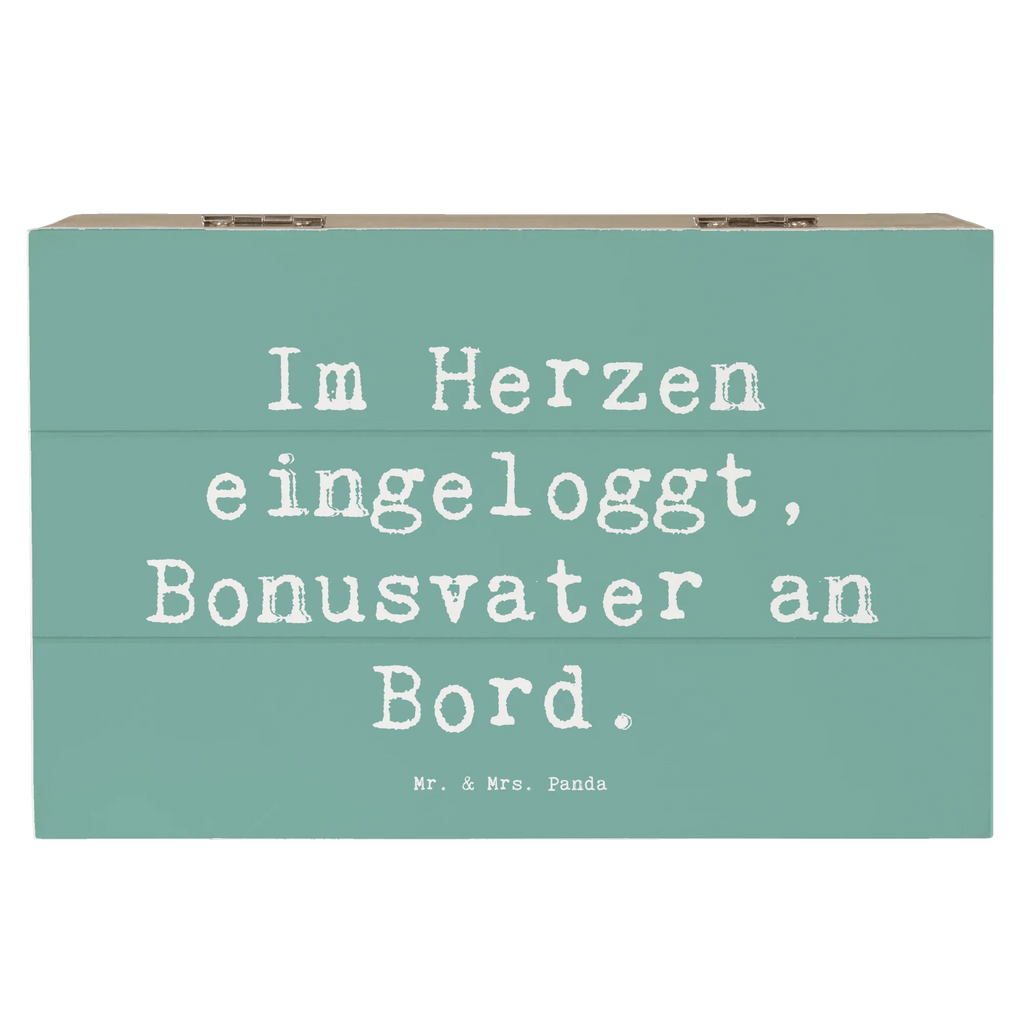 Wooden chest Saying Im Herzen eingeloggt, Bonusvater an Bord. Schatzkiste, Erinnerungsbox, Schatulle, XXL, Kiste, Erinnerungskiste, Aufbewahrungsbox, Geschenkbox, Dekokiste, Truhe, Geschenkdose, Holzkiste, Familie, Vatertag, Muttertag, Bruder, Schwester, Mama, Papa, Oma, Opa