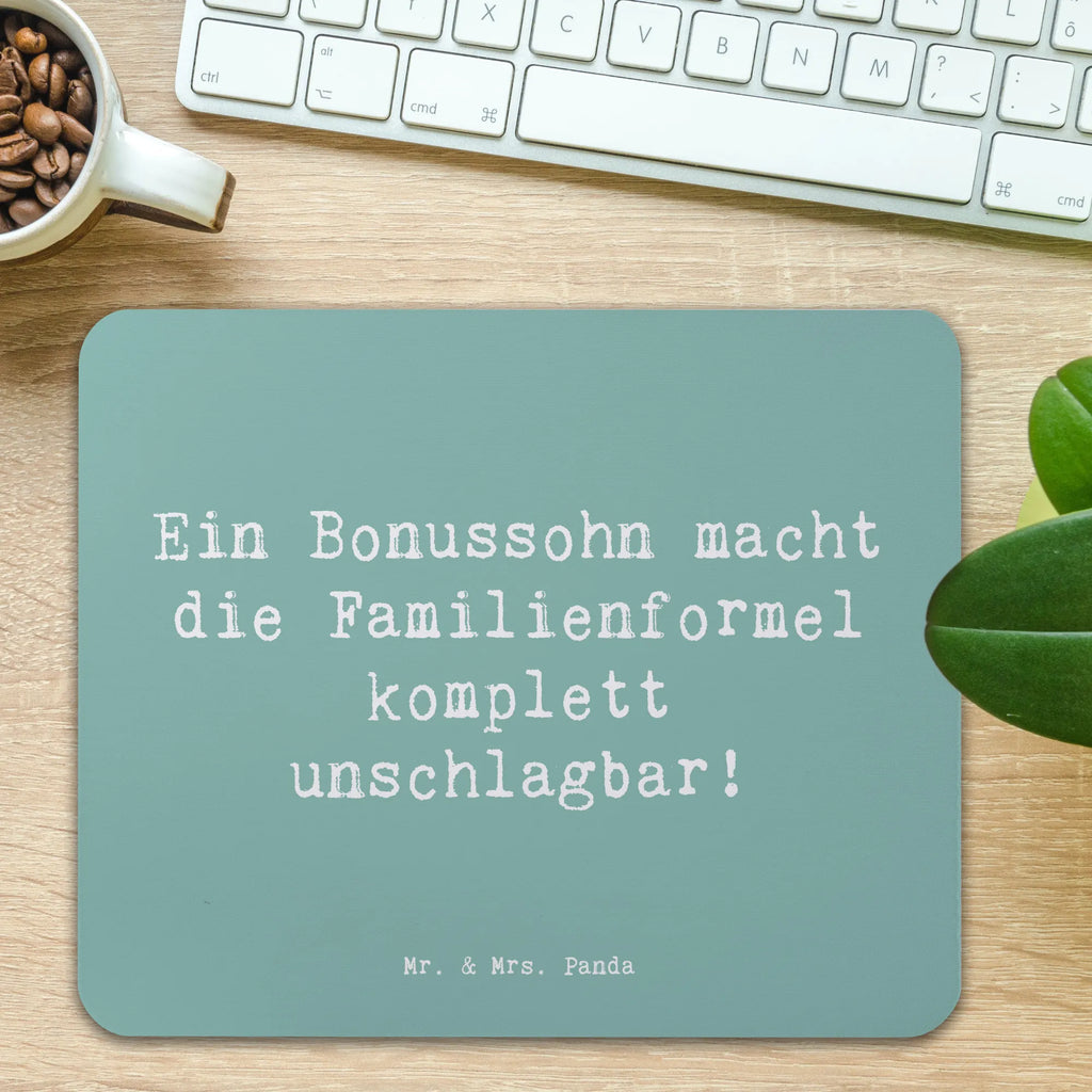 Mouse mat Saying Ein Bonussohn macht die Familienformel komplett unschlagbar! Mousepad, Computer zubehör, Büroausstattung, PC Zubehör, Arbeitszimmer, Mauspad, Einzigartiges Mauspad, Designer Mauspad, Mausunterlage, Mauspad Büro, Familie, Vatertag, Muttertag, Bruder, Schwester, Mama, Papa, Oma, Opa