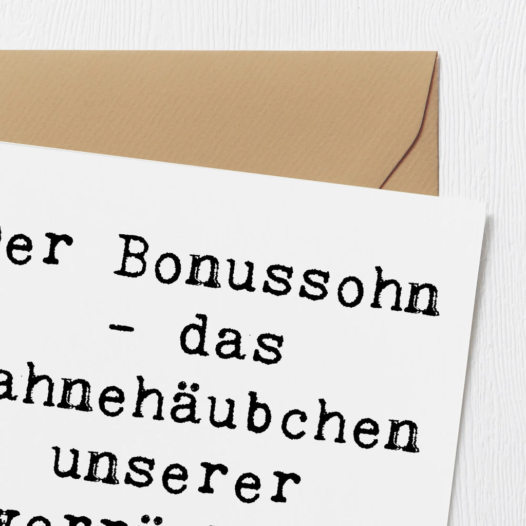 Deluxe Card Saying Der Bonussohn - das Sahnehäubchen unserer verrückten Familie Glückwunschkarte, Grußkarte, Geburtstagskarte, Hochwertige Klappkarte, Hochzeitskarte, Hochwertige Grußkarte, Karte, Klappkarte, Einladungskarte, Familie, Vatertag, Muttertag, Bruder, Schwester, Mama, Papa, Oma, Opa