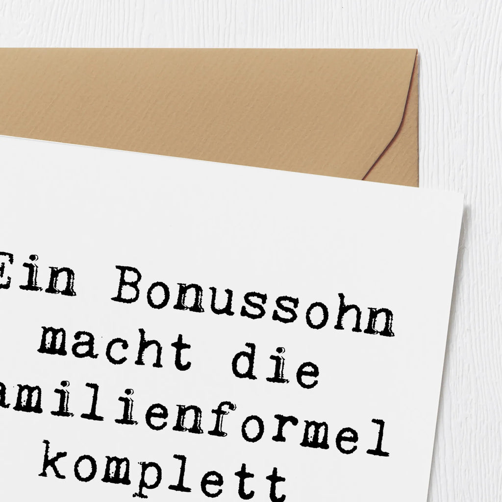 Deluxe Card Saying Ein Bonussohn macht die Familienformel komplett unschlagbar! Karte, Einladungskarte, Hochwertige Klappkarte, Grußkarte, Glückwunschkarte, Klappkarte, Geburtstagskarte, Hochzeitskarte, Hochwertige Grußkarte, Familie, Vatertag, Muttertag, Bruder, Schwester, Mama, Papa, Oma, Opa