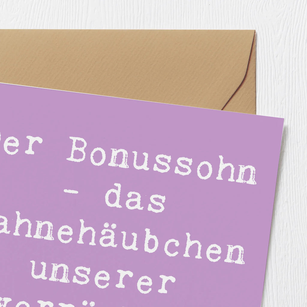 Deluxe Card Saying Der Bonussohn - das Sahnehäubchen unserer verrückten Familie Glückwunschkarte, Grußkarte, Geburtstagskarte, Hochwertige Klappkarte, Hochzeitskarte, Hochwertige Grußkarte, Karte, Klappkarte, Einladungskarte, Familie, Vatertag, Muttertag, Bruder, Schwester, Mama, Papa, Oma, Opa