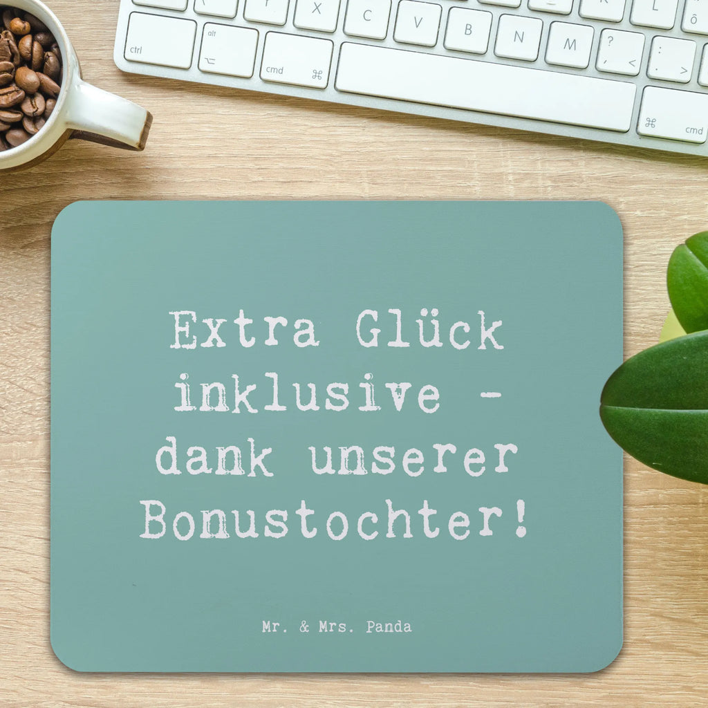 Mouse mat Saying Extra Glück inklusive - dank unserer Bonustochter! Mousepad, Computer zubehör, Büroausstattung, PC Zubehör, Arbeitszimmer, Mauspad, Einzigartiges Mauspad, Designer Mauspad, Mausunterlage, Mauspad Büro, Familie, Vatertag, Muttertag, Bruder, Schwester, Mama, Papa, Oma, Opa