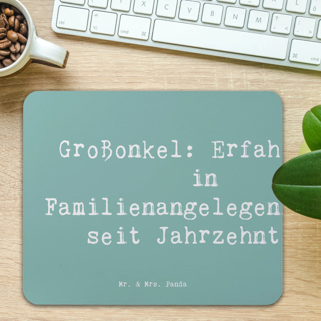 Mouse mat Saying Großonkel: Erfahrener in Familienangelegenheiten seit Jahrzehnten! Mousepad, Computer zubehör, Büroausstattung, PC Zubehör, Arbeitszimmer, Mauspad, Einzigartiges Mauspad, Designer Mauspad, Mausunterlage, Mauspad Büro, Familie, Vatertag, Muttertag, Bruder, Schwester, Mama, Papa, Oma, Opa