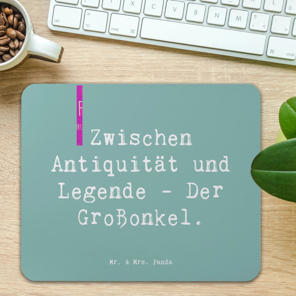 Mouse mat Saying Zwischen Antiquität und Legende - Der Großonkel. Mousepad, Computer zubehör, Büroausstattung, PC Zubehör, Arbeitszimmer, Mauspad, Einzigartiges Mauspad, Designer Mauspad, Mausunterlage, Mauspad Büro, Familie, Vatertag, Muttertag, Bruder, Schwester, Mama, Papa, Oma, Opa
