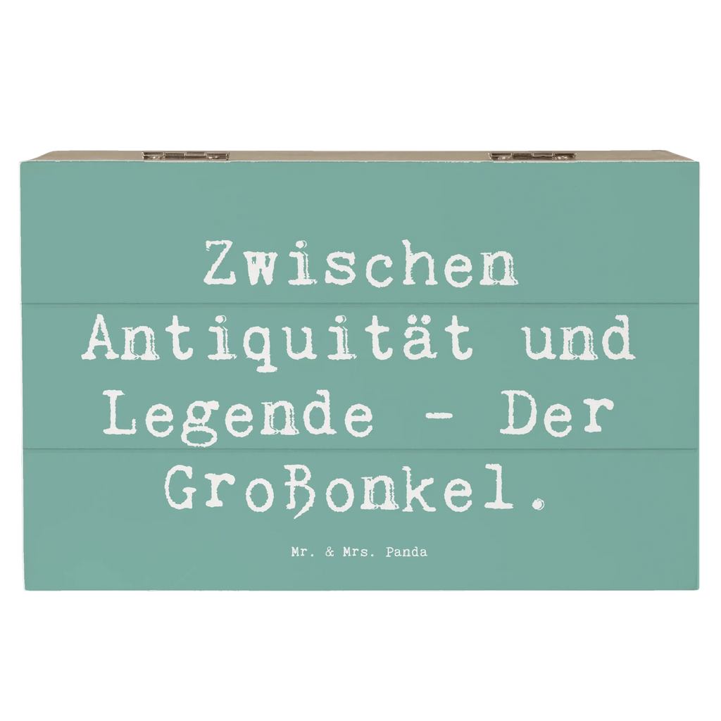 Holzkiste Spruch Zwischen Antiquität und Legende - Der Großonkel. Schatulle, Aufbewahrungsbox, Holzkiste, Geschenkdose, Kiste, Erinnerungsbox, Schatzkiste, Dekokiste, Geschenkbox, Erinnerungskiste, Truhe, XXL, Familie, Vatertag, Muttertag, Bruder, Schwester, Mama, Papa, Oma, Opa