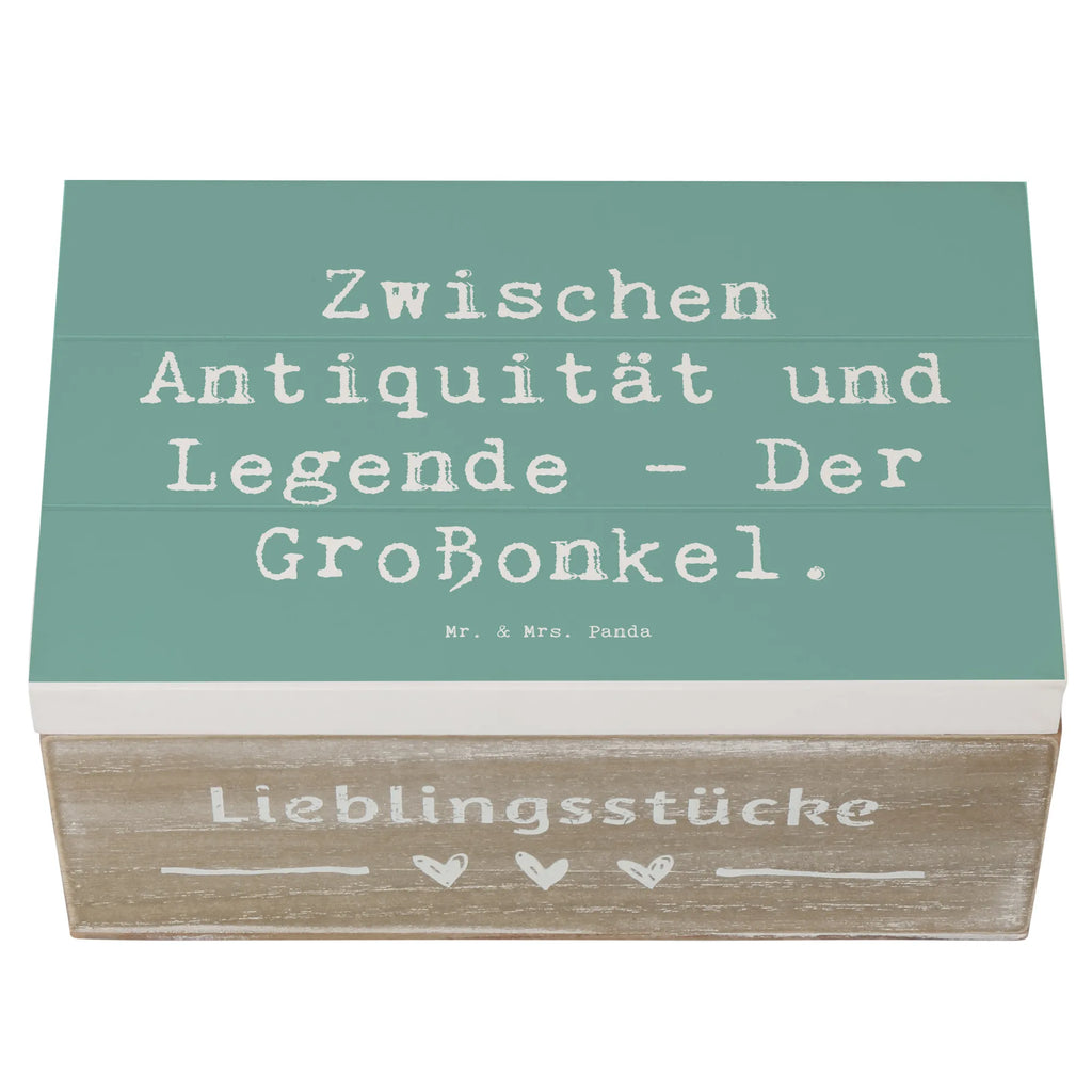 Holzkiste Spruch Zwischen Antiquität und Legende - Der Großonkel. Schatulle, Aufbewahrungsbox, Holzkiste, Geschenkdose, Kiste, Erinnerungsbox, Schatzkiste, Dekokiste, Geschenkbox, Erinnerungskiste, Truhe, XXL, Familie, Vatertag, Muttertag, Bruder, Schwester, Mama, Papa, Oma, Opa