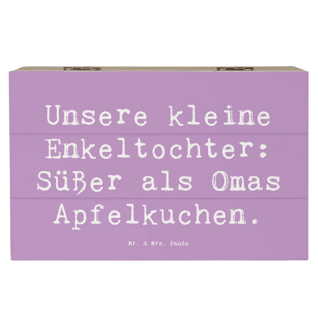 Wooden chest Saying Unsere kleine Enkeltochter: Süßer als Omas Apfelkuchen. Kiste, Schatulle, XXL, Truhe, Dekokiste, Aufbewahrungsbox, Schatzkiste, Geschenkdose, Erinnerungskiste, Geschenkbox, Erinnerungsbox, Holzkiste, Familie, Vatertag, Muttertag, Bruder, Schwester, Mama, Papa, Oma, Opa