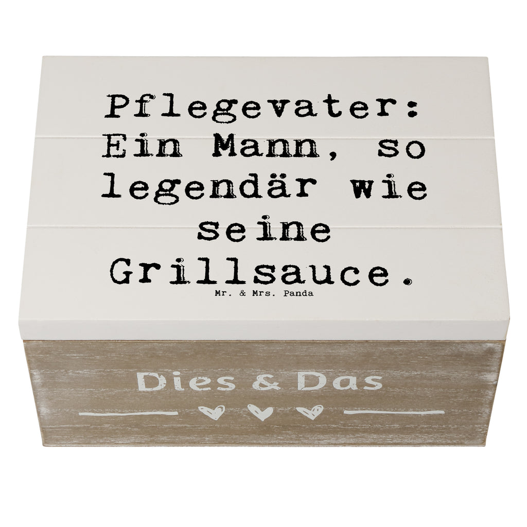Holzkiste Spruch Pflegevater Legende Geschenkbox, Truhe, Kiste, XXL, Aufbewahrungsbox, Schatulle, Erinnerungskiste, Dekokiste, Holzkiste, Geschenkdose, Erinnerungsbox, Schatzkiste, Familie, Vatertag, Muttertag, Bruder, Schwester, Mama, Papa, Oma, Opa