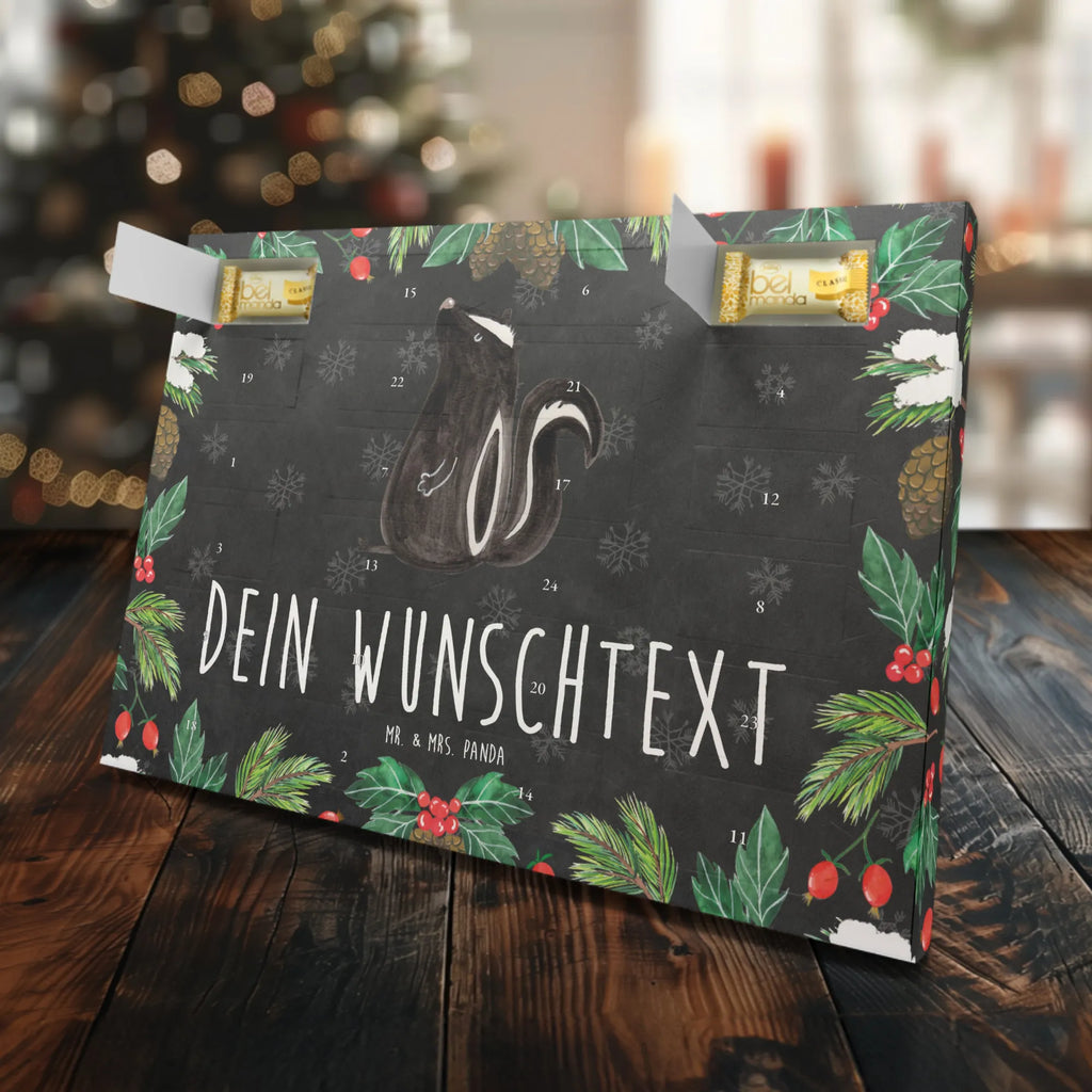 Personalisierter Marzipan Adventskalender Stinktier Sitzen Personalisierter Marzipan Adventskalender, Stinktier, Skunk, Raubtier, Wildtier, Stinki, Spruch, Büro, Besserwisser, Recht, Stinker
