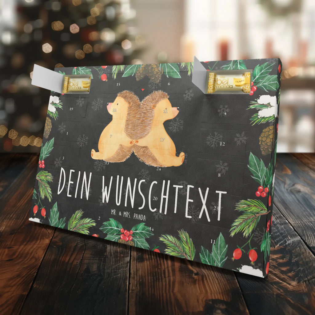 Personalisierter Marzipan Adventskalender Igel händchenhaltend Personalisierter Marzipan Adventskalender, Liebe, Partner, Freund, Freundin, Ehemann, Ehefrau, Heiraten, Verlobung, Heiratsantrag, Liebesgeschenk, Jahrestag, Hocheitstag, Lieblingsmensch, Hand in Hand, Gemeinsamkeit, Geschenk für zwei, Liebesbeweis, große Liebe, Liebesbotschaft, Igel, Hochzeit, Igelliebe, Love