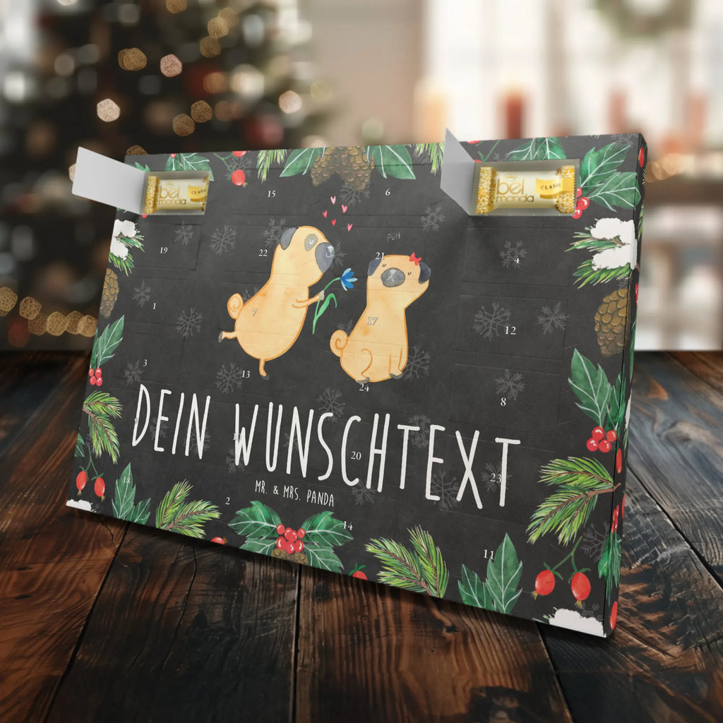 Personalisierter Marzipan Adventskalender Mops Verliebt Personalisierter Marzipan Adventskalender, Hund, Hundemotiv, Haustier, Hunderasse, Tierliebhaber, Hundebesitzer, Sprüche, Hundeliebe, verliebt, Partner, Geschenk Freund, Möpse, Mops, Liebe, Liebesspruch. Verlobt