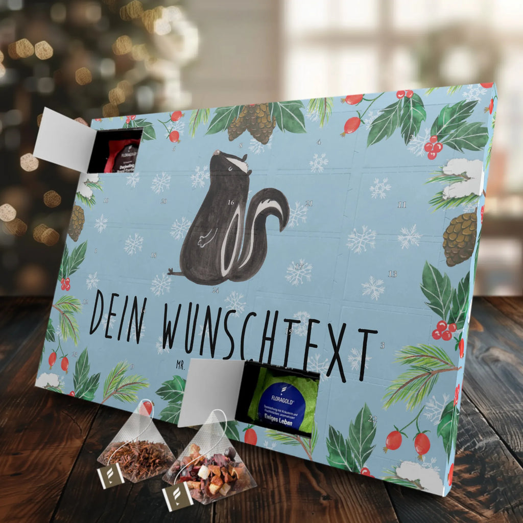Personalisierter Tee Adventskalender Stinktier Sitzen Personalisierter Tee Adventskalender, Skunk, Stinktier, Besserwisser, Recht, Büro, Stinker, Spruch, Wildtier, Stinki, Raubtier